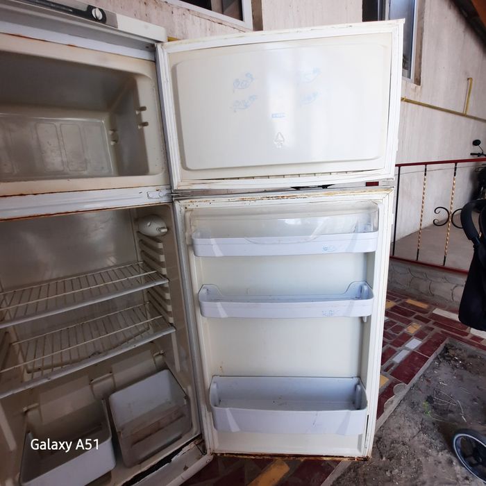 Холодилник indesit