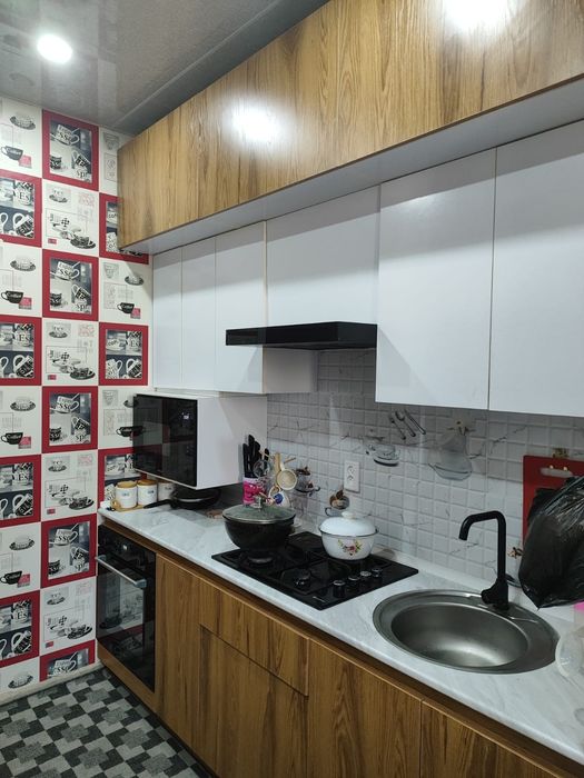 Продается 3 х комнатная квартира со всеми удобствами, в районе Киргили