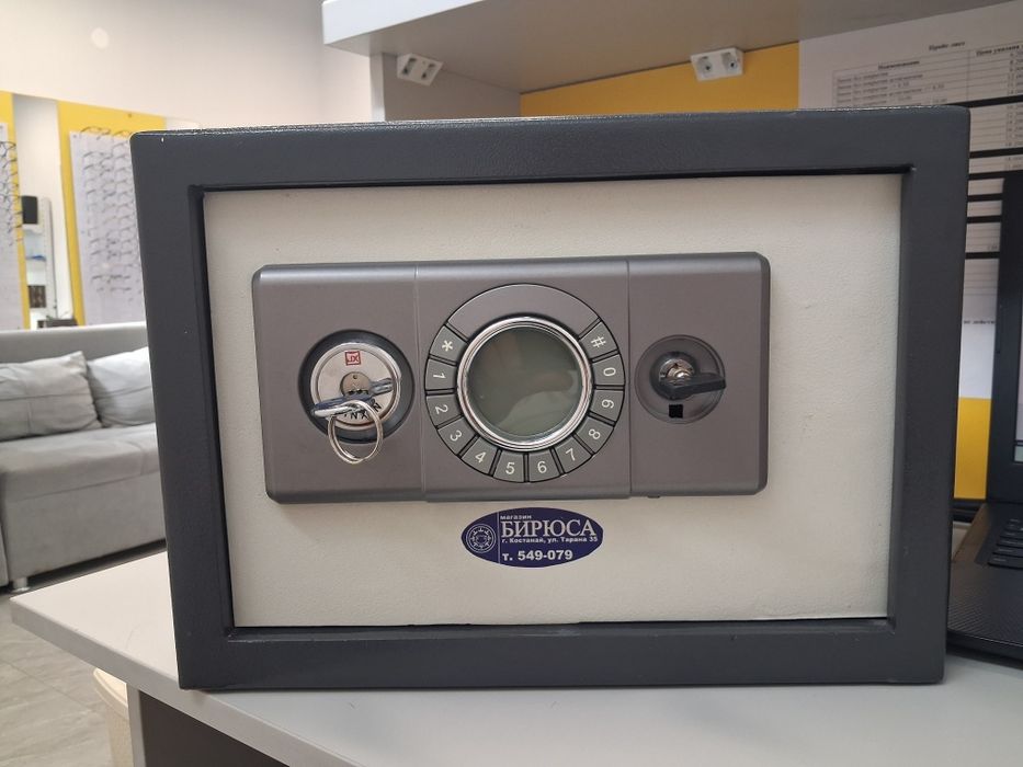 Продам сейф пользовался 3 месяца