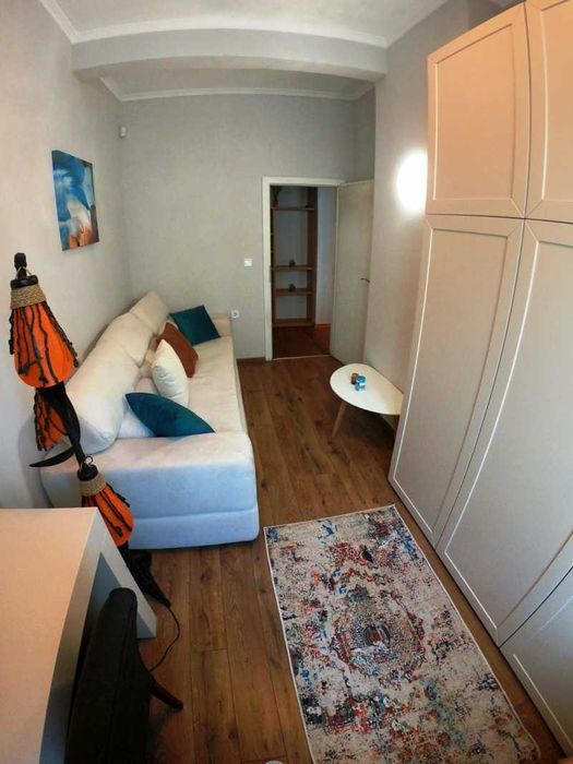 Дава се под наем Тристаен апартамент в София, Център - 100 кв.м за 950 € - Снимка #1