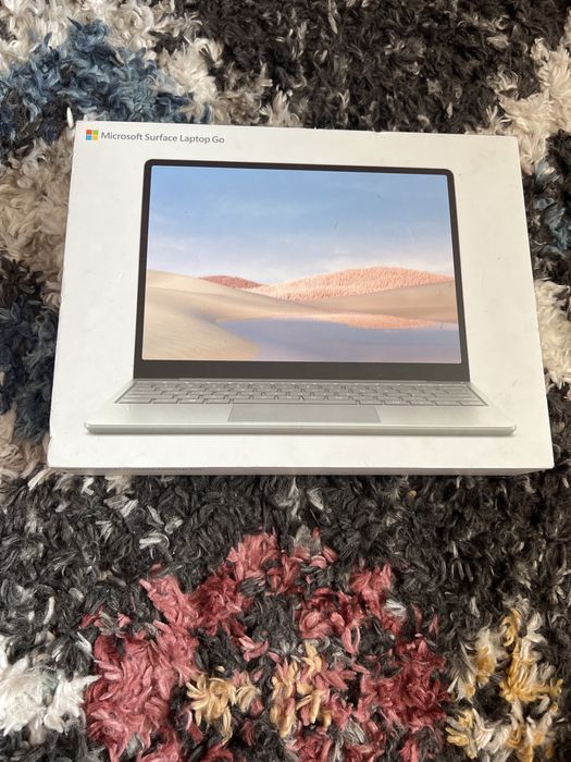Microsoft Surface laptop Go  intel 10th Gen i5 procesor