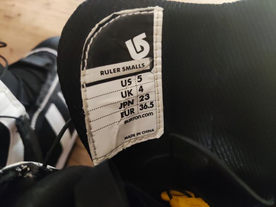 Bootsi Burton 36.5