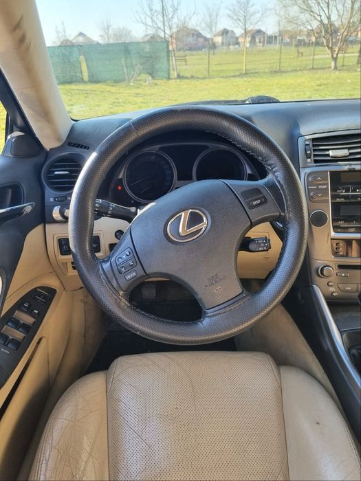Vând LEXUS IS220d