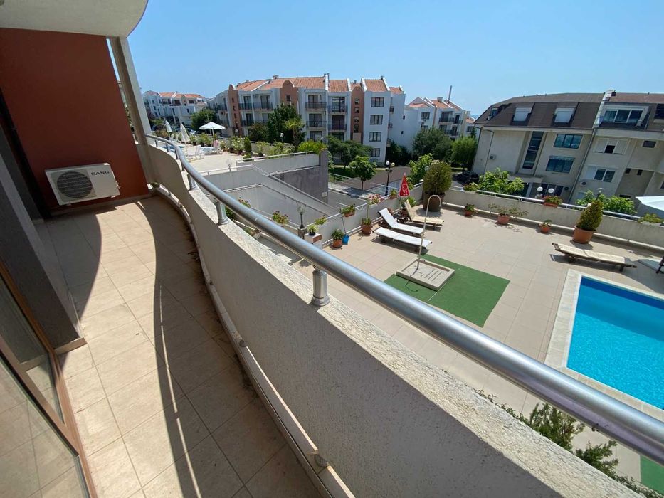 Двустаен апартамент на метри от плажа в к-с "Лазур 5"