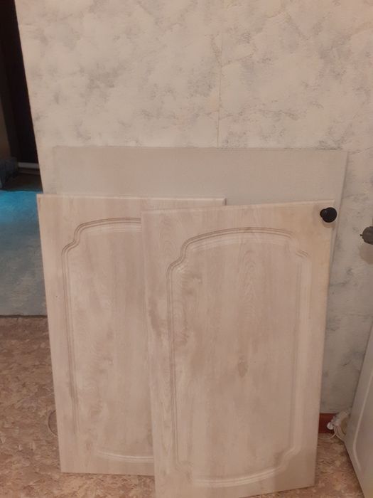 Продам столешницу,  двери-