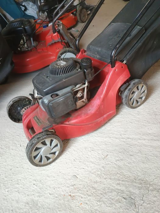 Mașina de tuns iarba Mountfield