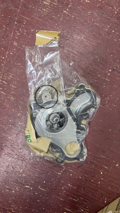 Помпа Toyota 2TR (2,7) LC Prado, Hilux, Fortuner, Tacoma, Hiace