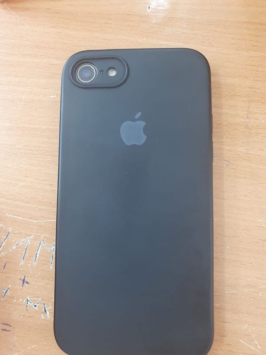 Продам IPhone SE (2020)