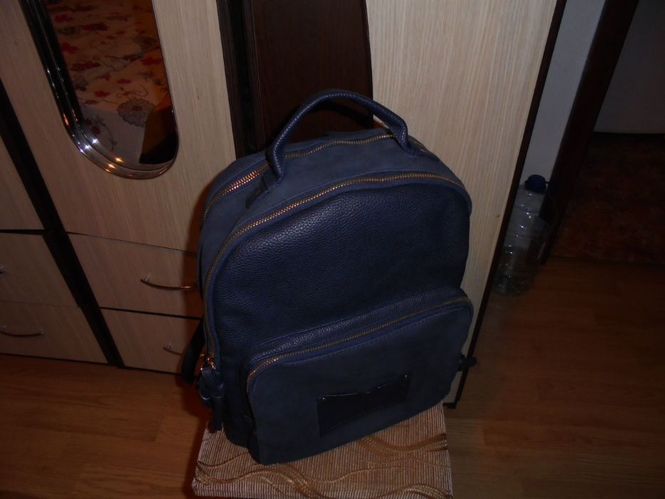 Ruxac de Dama,Nou,Impecabil,cu 4 compartimente.Pret-150 de Lei .