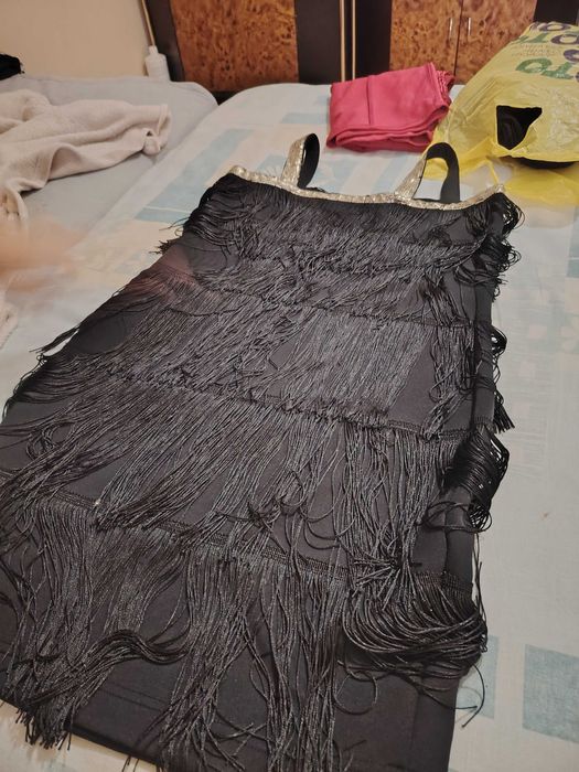 Къса черна рокля