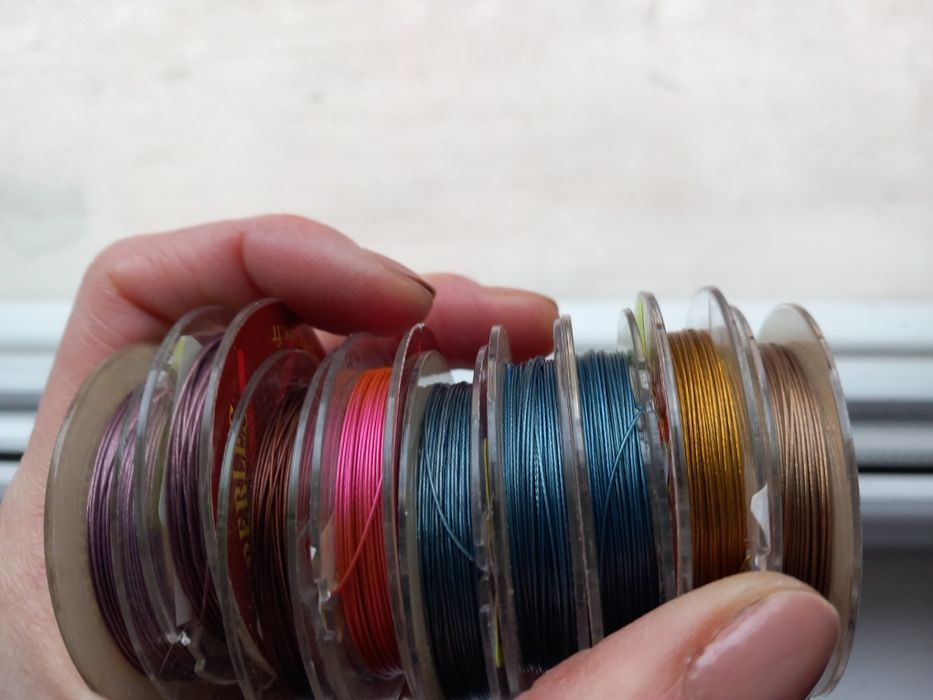 Struna calitativa pentru coliere cu fir metalic pe interior