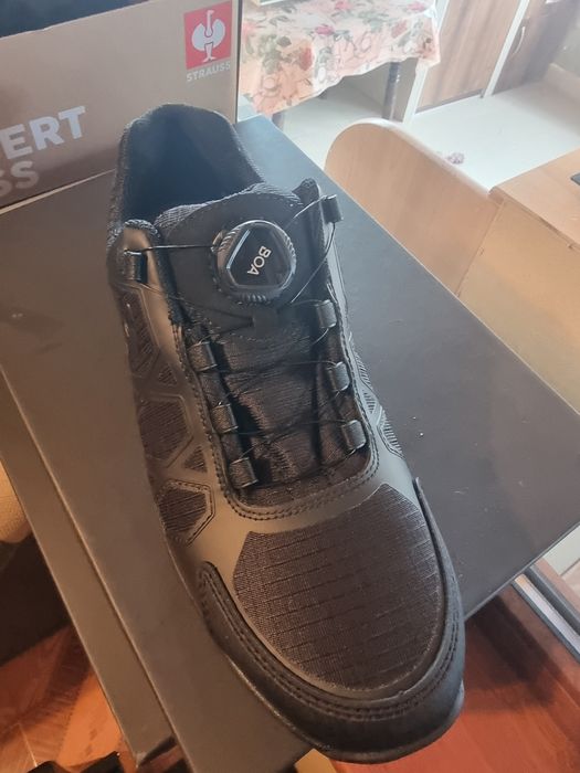 Работни обувки с бомбе Щраус