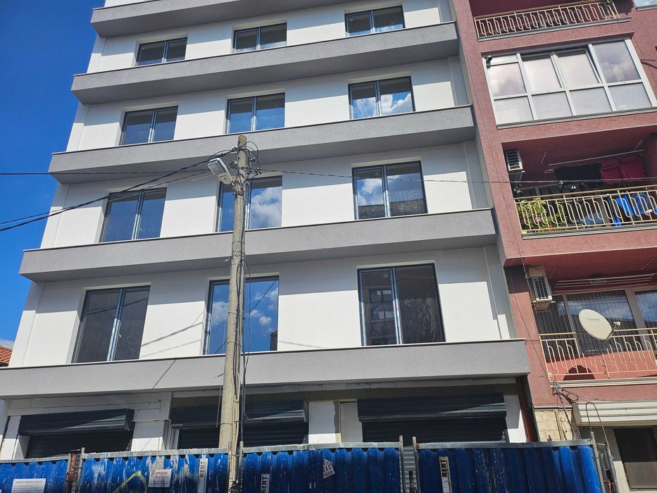 Тристаен след А 14 - широк център