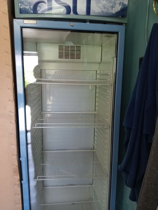 Холодильник витринный отлично работает