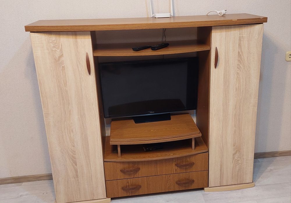 Продам тумбу под тв