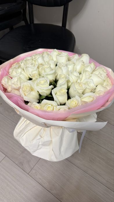 Цветы 51 белые розы