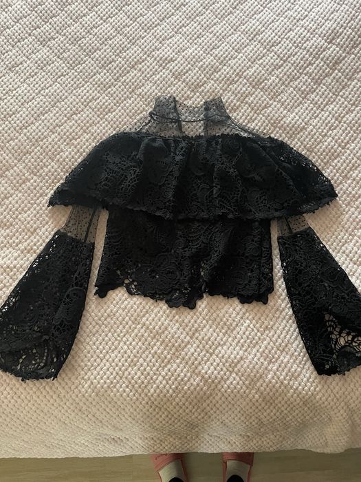 Черна блуза с дантела