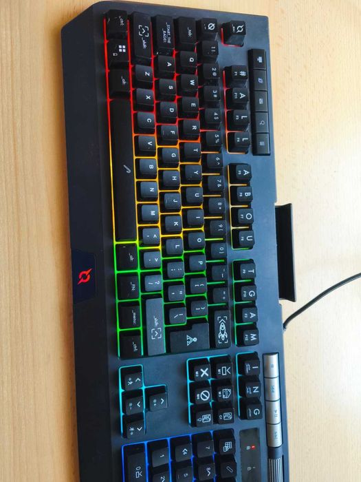Tatstatura Gaming Led Aqirys