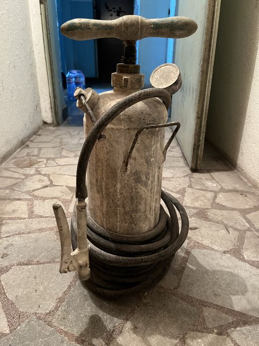 Социалистическа ръчна помпа