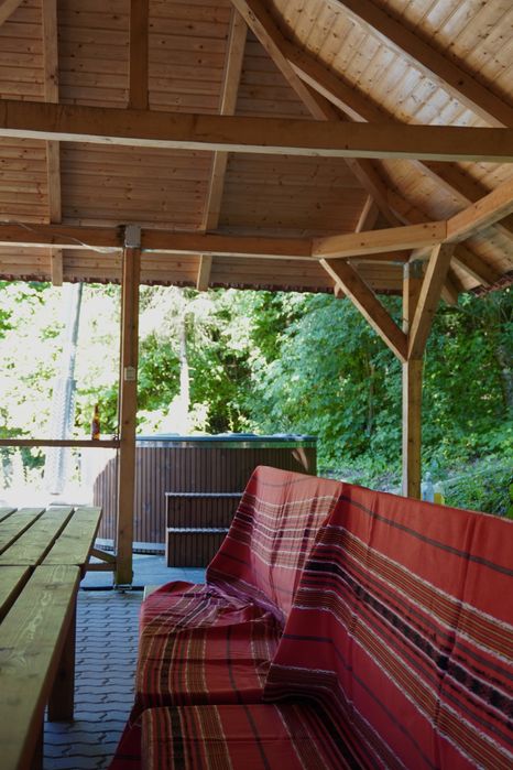 Cabană 13 persoane în jud. Arad de închiriat