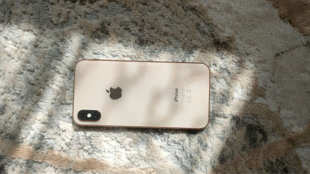 продам iPhone xs