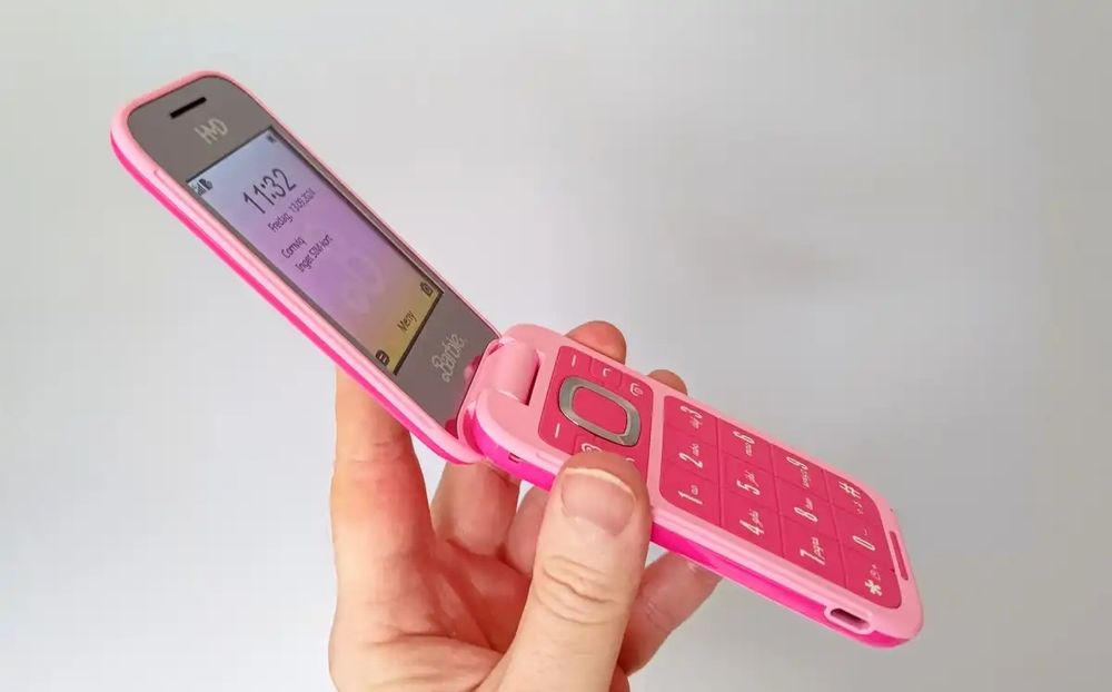 Juda ajoyib sovga qizlariz uchun Nokia Barbie