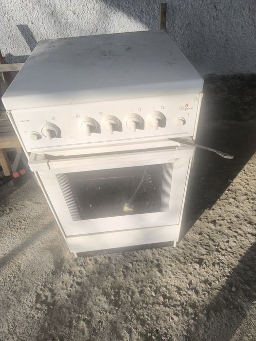 Белая газовая плита продам!