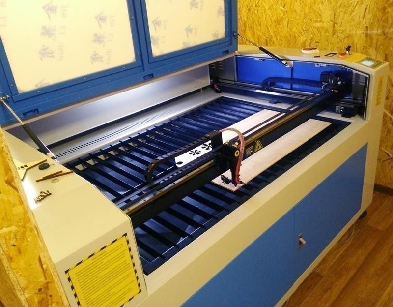 Услуги уф печати, плоттерной и  лазерной резки, гравировки.