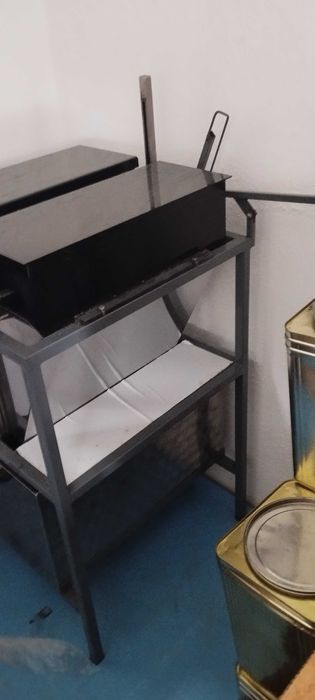 Пчеларска разпечатваща машина