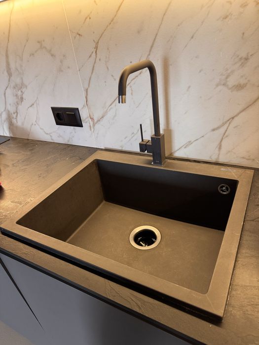 Мивка за вграждане и смесител PYRAMIS