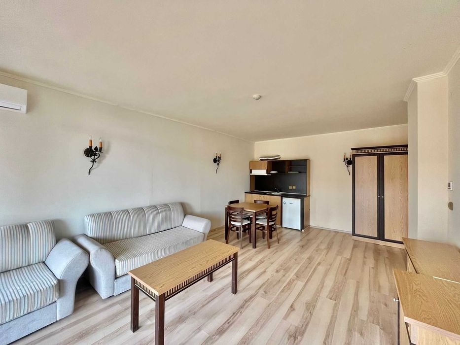 Продава се Двустаен апартамент в к.к. Елените - 86 кв.м за 663 €/кв.м - Снимка #1