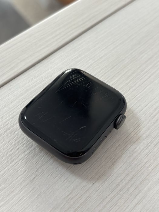 Apple Watch SE / Series 6 – Stare foarte bună, complet