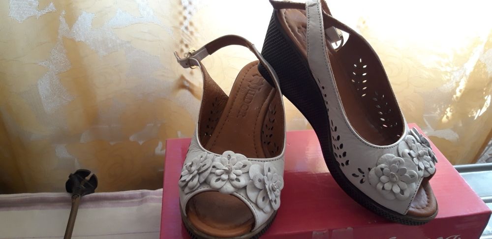 Продам босоножки (1 раз одевали)35 раз),кожа