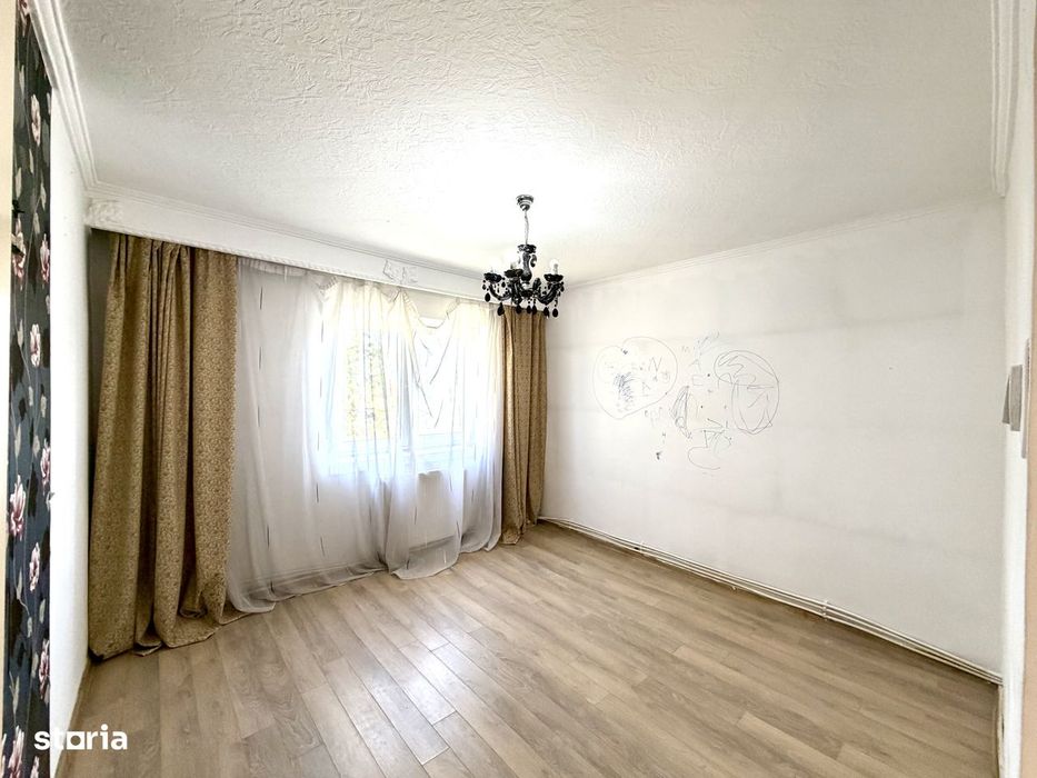 Apartament 3 camere 70 mp etaj 1 cartier Brădet izolat termic interior