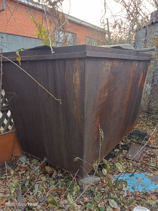Продам металлический бак