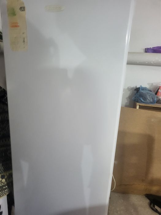 Холодильник роботает