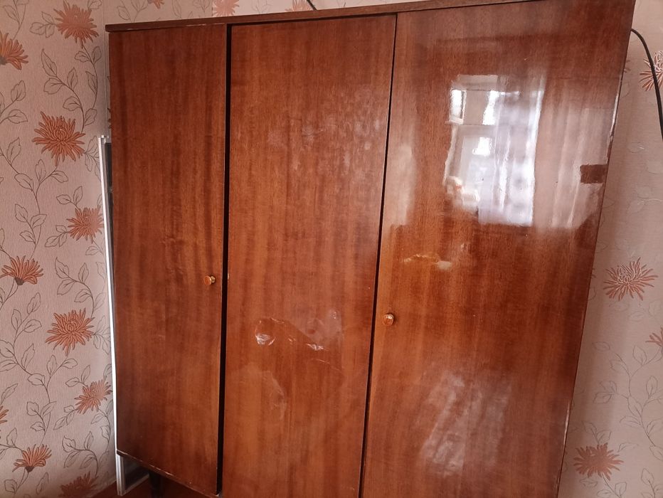 Продам шифонер советский