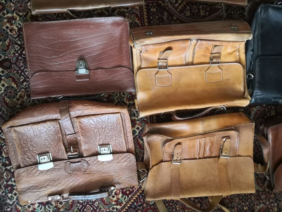 Genți vechi din piele.
Preț și detalii la poza 2. Preț fix