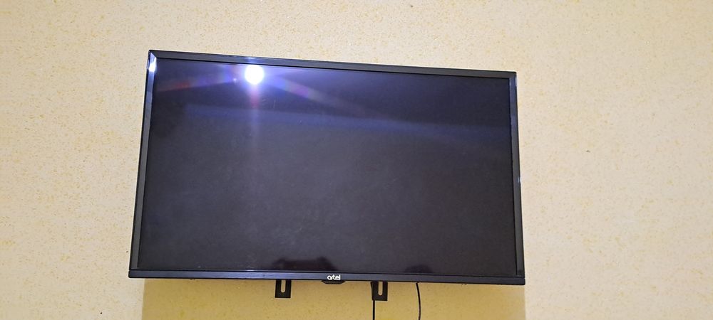 Artel televizor 32 lik srochna sotiladi