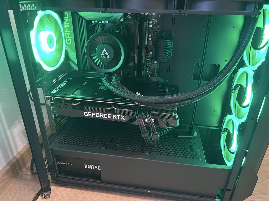 Vând PC Gaming AMD Ryzne 5 7600x +RTX 3070 +16gb DDR5