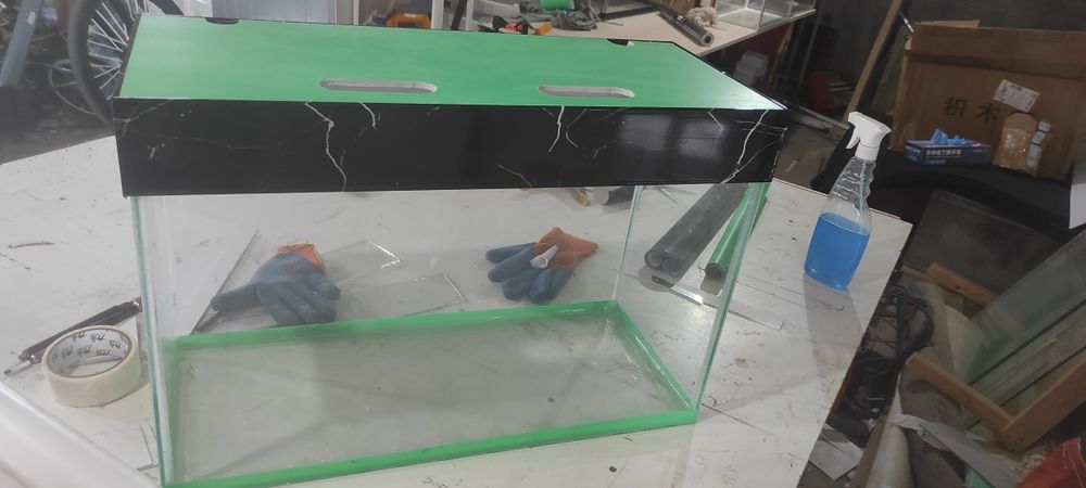 Продаетса аквариум,на 60литров.