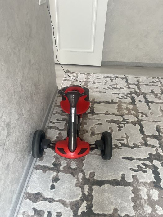 Bolalar elekrto mashinasi holati yaxshi
