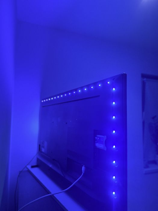 TV Philips Ambilight 108 cm (43 inch) – Stare excelentă, efect vizual deosebit