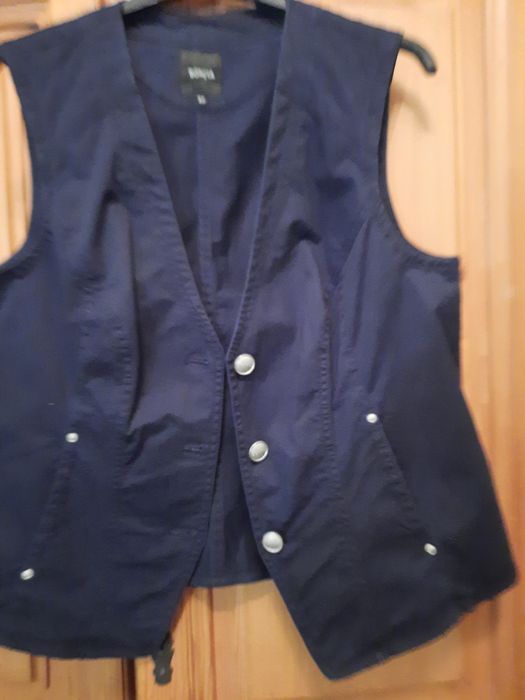 Vesta de dama Bonita cu buzunare și nasturi metalici