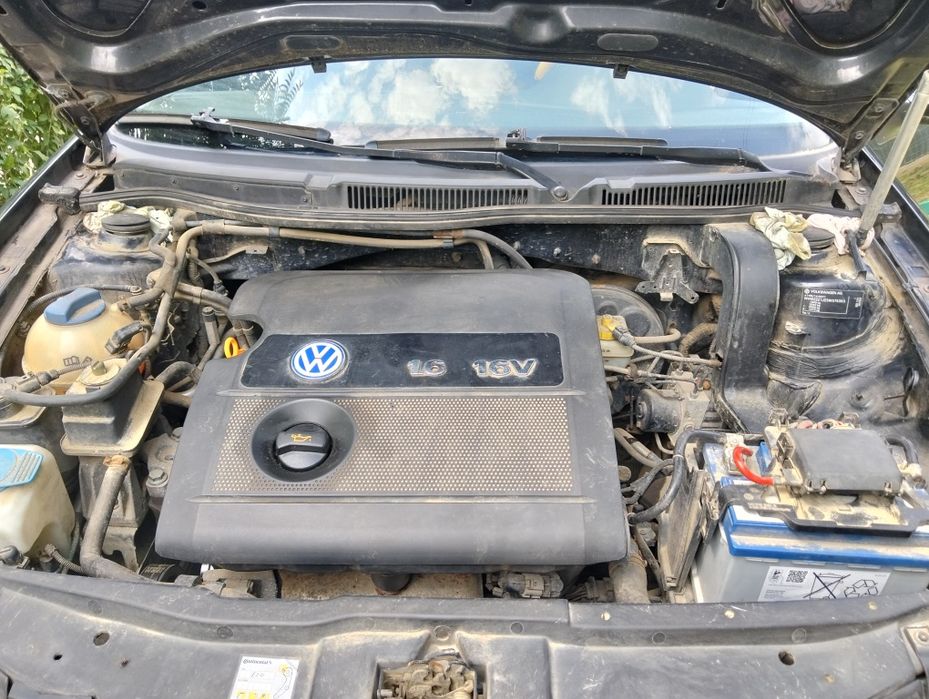 Vând Golf IV 1.6 16v
