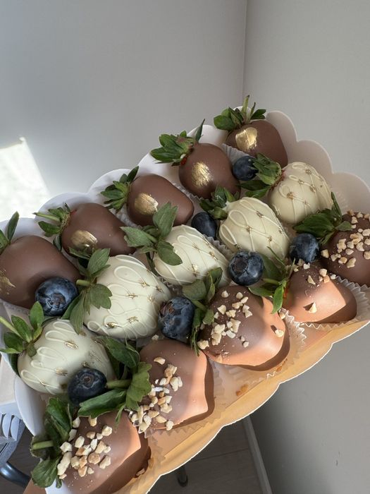 Клубники в шоколаде Астана