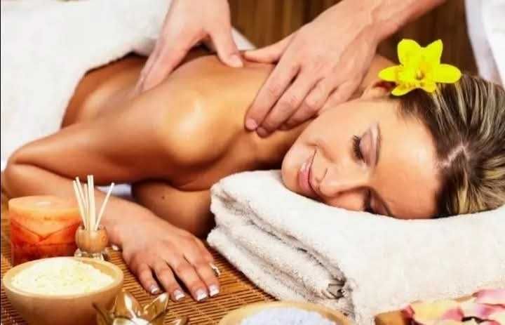 Maseur efectuez masaj de relaxare terapeutic