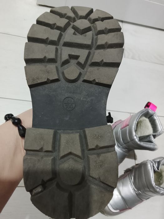 Продам зимние, осенние Ботинки на девочку