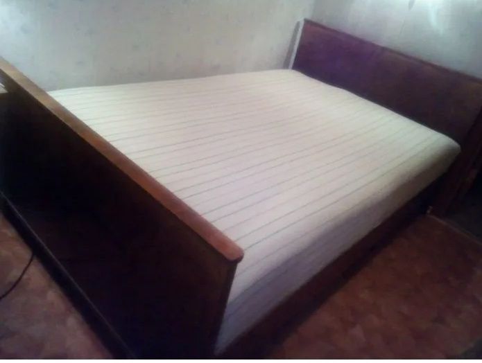 Продам хорошую полуторную  с хорошим  матрасом