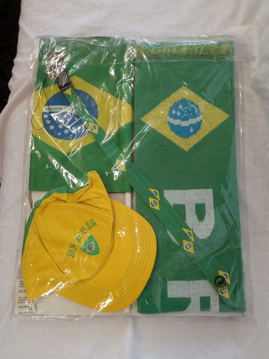 Fan-set (fular,sapca, fanion ,snur pentru ecuson -Italia,Spania,Brazilia)